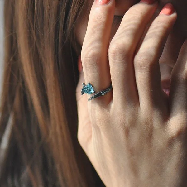 

Sanshizhou Gift 925 Silver Xiaolanhua Twist Ring Ring Opening Adjustable