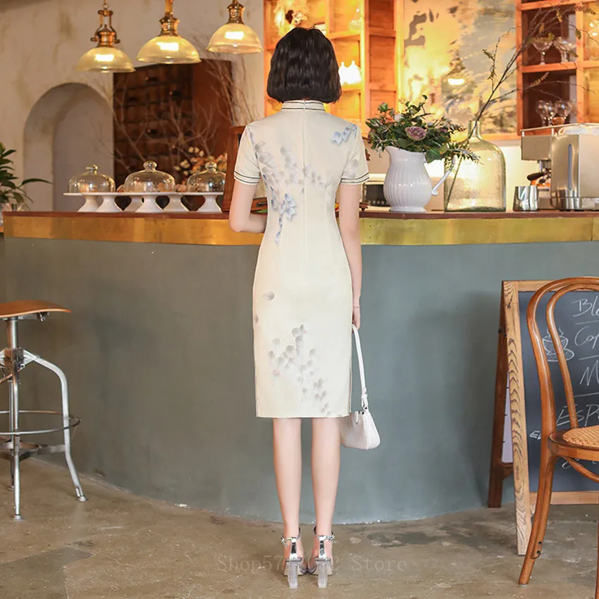 

Women's Chinese Style Retro Slim Catwalk Cheongsam Female Classic Elegant Oriental Bride Wedding Dresses New Evening Party Gown