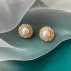 Серьги-гвоздики женские круглые с искусственным жемчугом и кристаллами