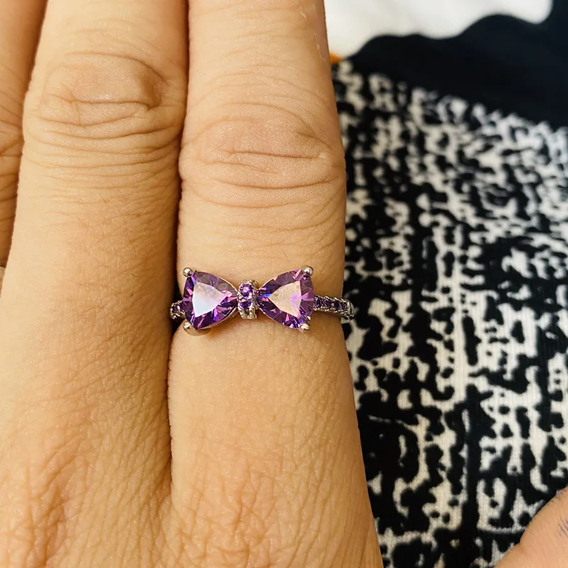 Женское кольцо с фианитом серебряное микрозакрепкой|Кольца| |