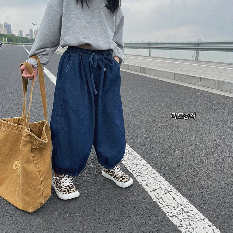 

Детские осенние джинсы в Корейском стиле Свободные повседневные брюки для девочек брюки-фонарики с завязкой на штанинах 6-47