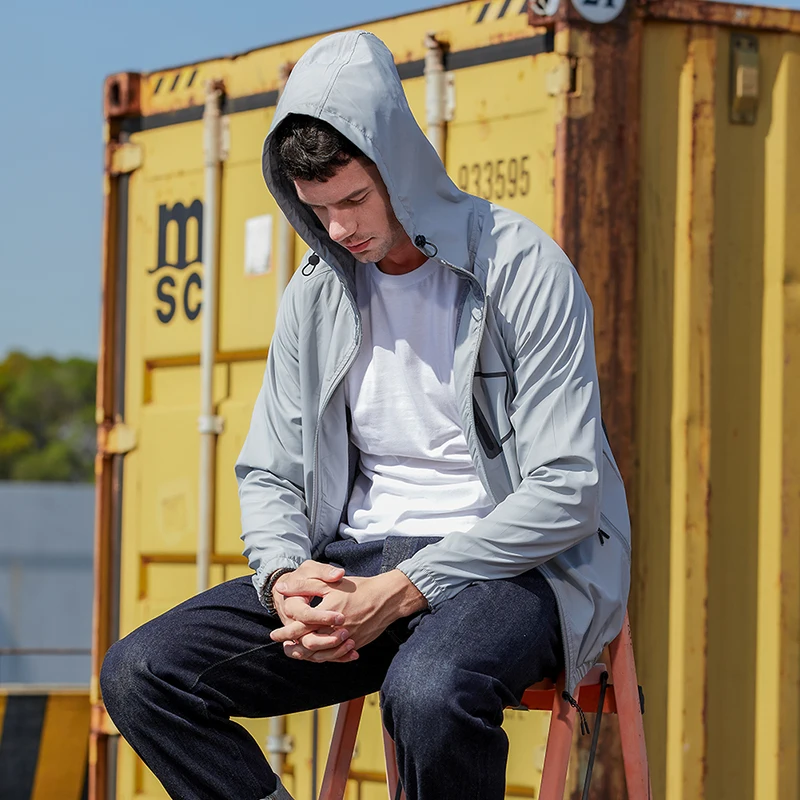 

Hoodies & Sweatshirts