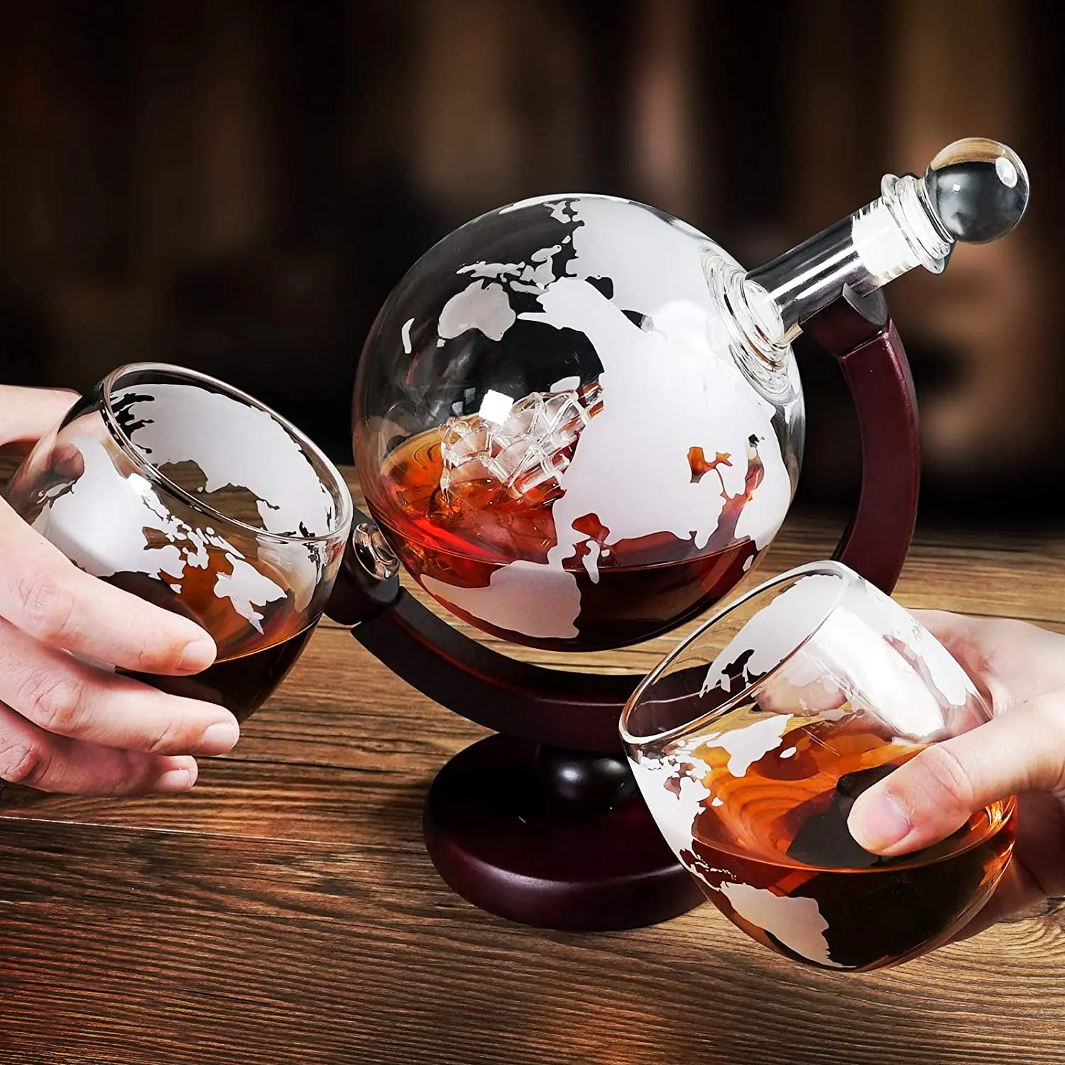 

Creative Globe Decanter Set with Lead-free Carafe Exquisite Wood-stand and 2 Whisky Glasses, Whiskey Decanter Globe Grade Gift