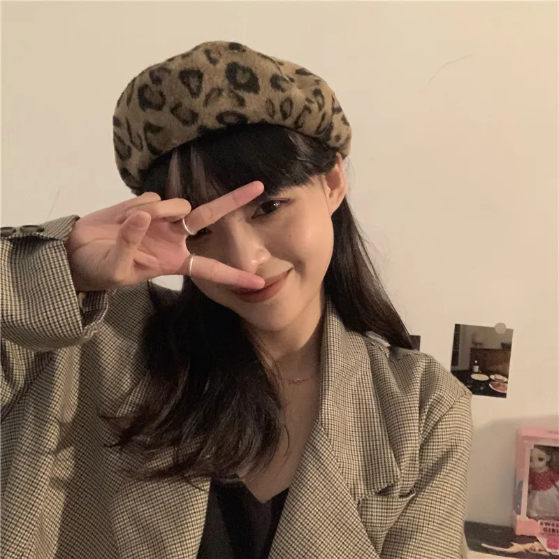 Leopard Beret Female Autumn And Winter PU Leather Hat Beanie Fashion Korean Retro British Flat Top Wild Personality Painter Hat