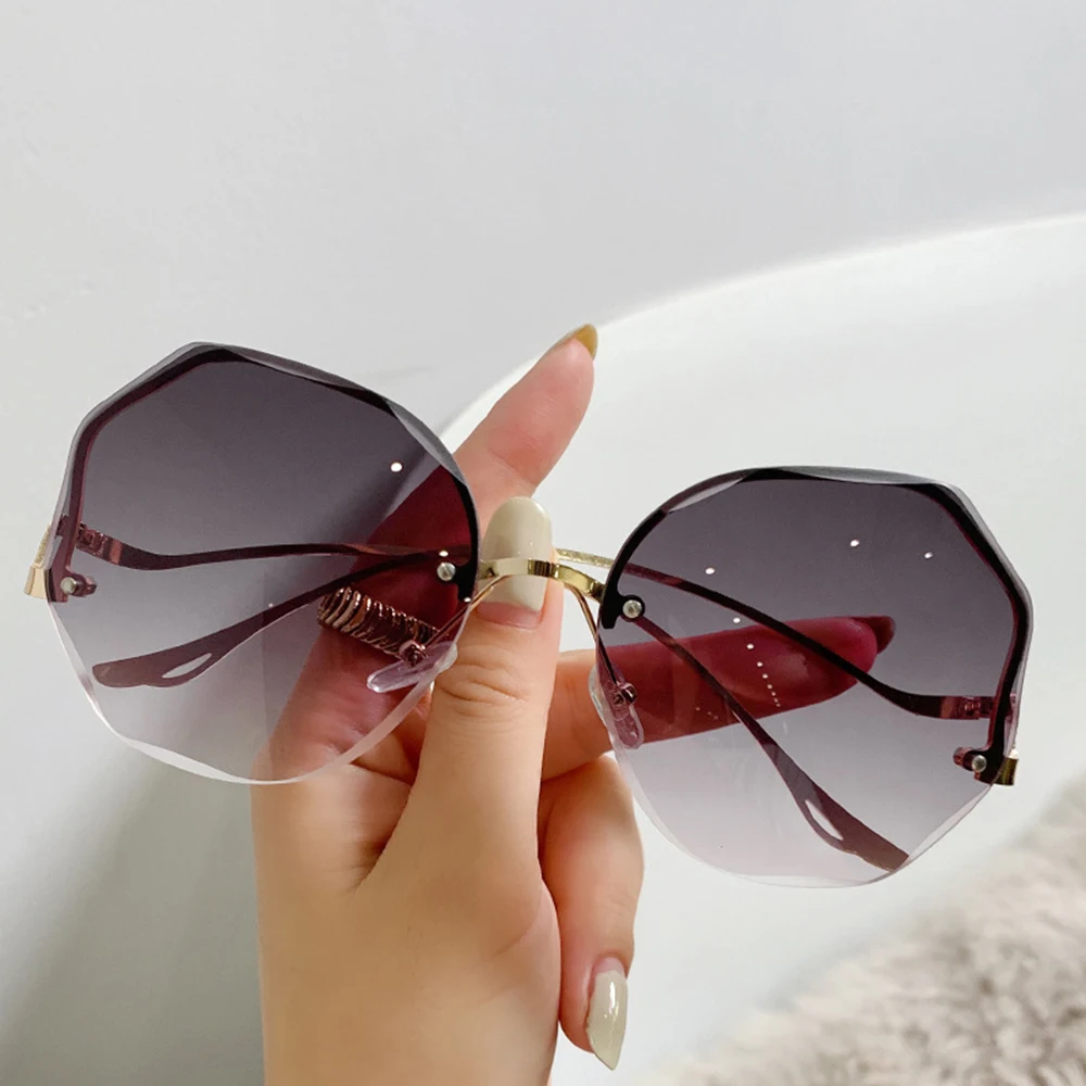 

2021 Fashion Brand Design Vintage Gradient Sunglasses Women Retro Cutting Lens Gradient Sun Glasses for Female UV400