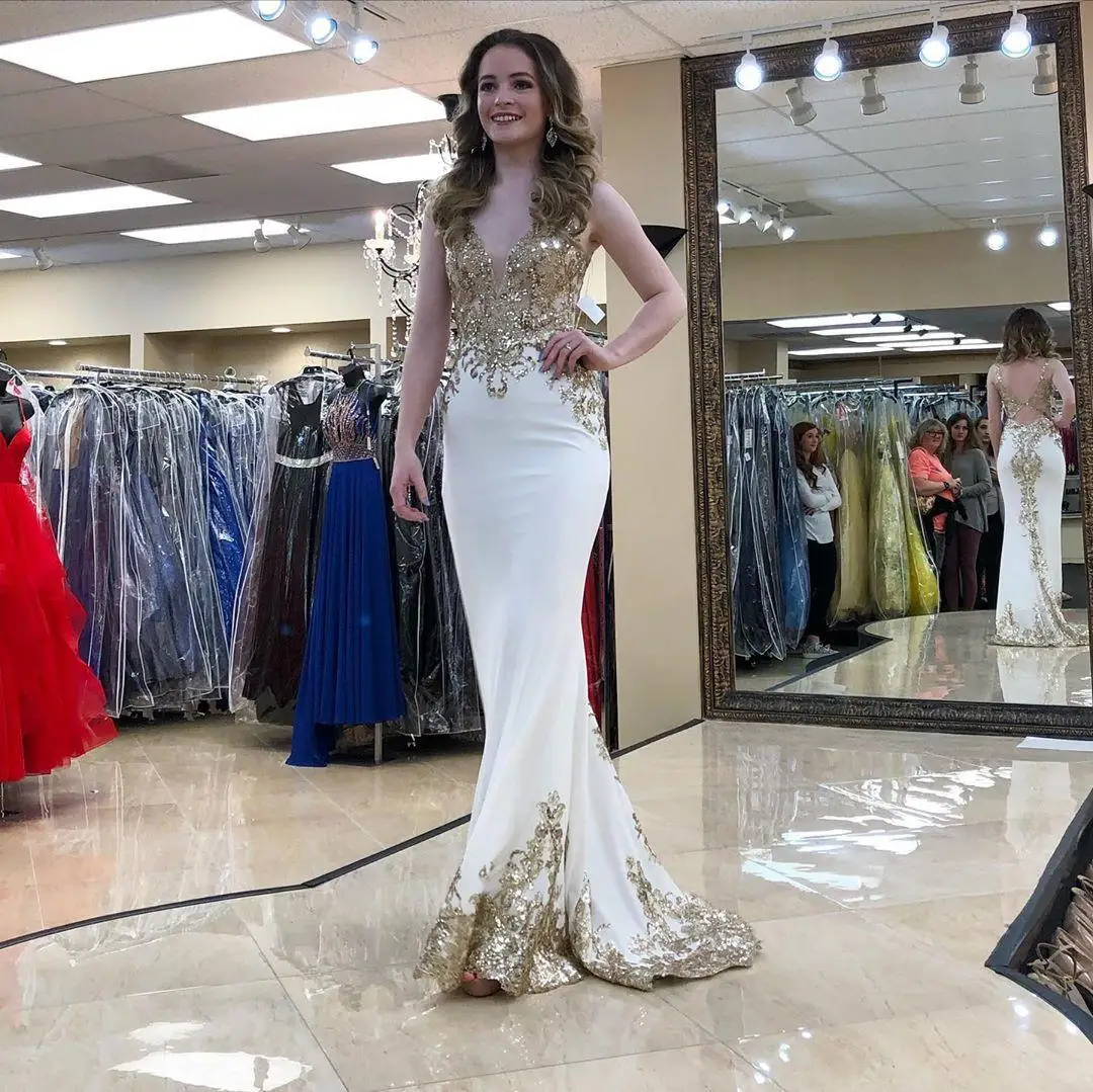 

Lace Appliqued Backless Sheer Deep V Neck Sleeveless Sequined Evening Gowns Floor Length Formal Dress vestidos de novia