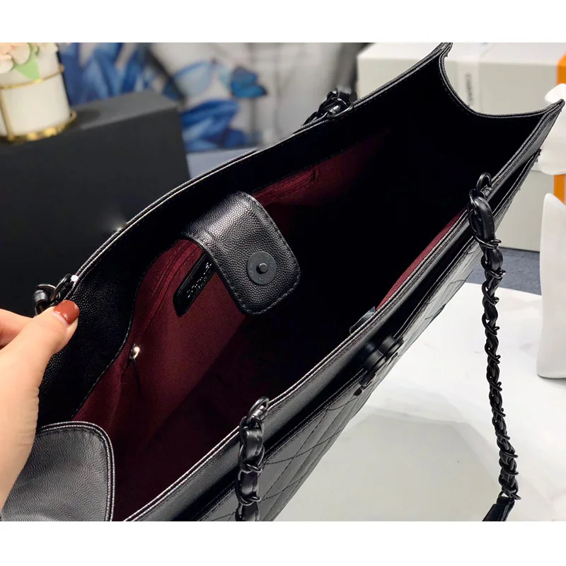 

Black rhombus hardware chain leather large-capacity handbag ladies new fashion all-match single shoulder messenger bag