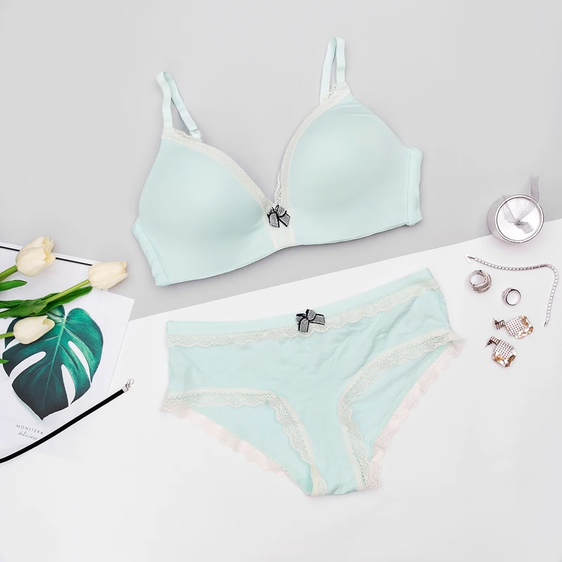 Женский бюстгальтер на бретельках пуш ап с прозрачными трусиками для молодых