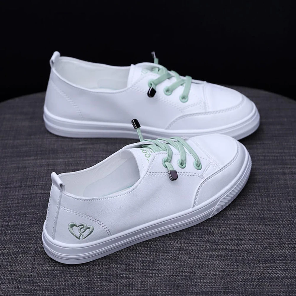 Модные женские кроссовки С вышивкой в виде сердца и с дизайнерским принтом Белая