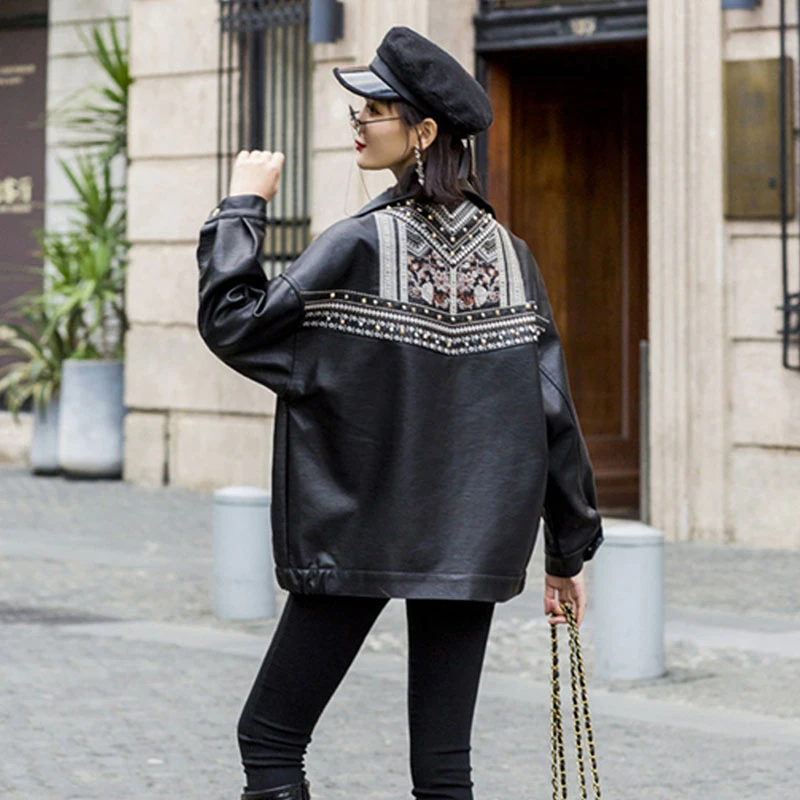 Куртка женская демисезонная из ПУ кожи с бахромой и заклепками|Кожаные куртки| |