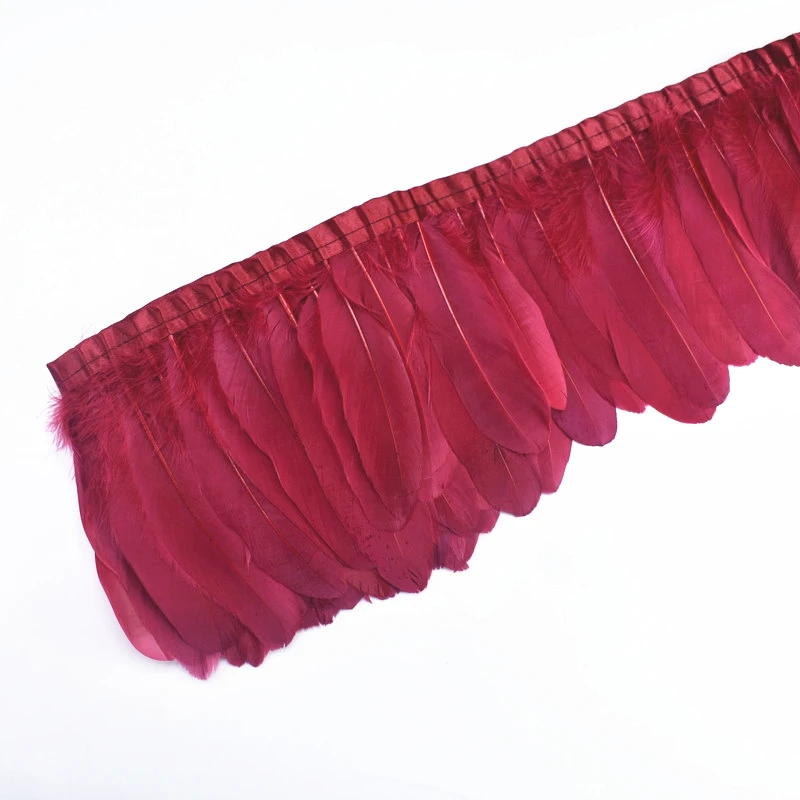 Окрашенная шампанское гусиное перо с отделкой из натурального гусей ленты