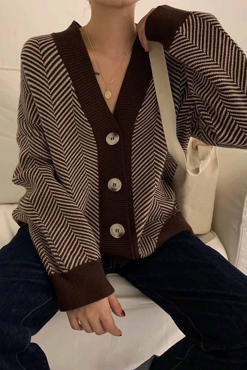 

Sweater jacket women's retro Hong Kong-style long-sleeved V-neck knit top spring Korean version loose outer wear lazy cardigan