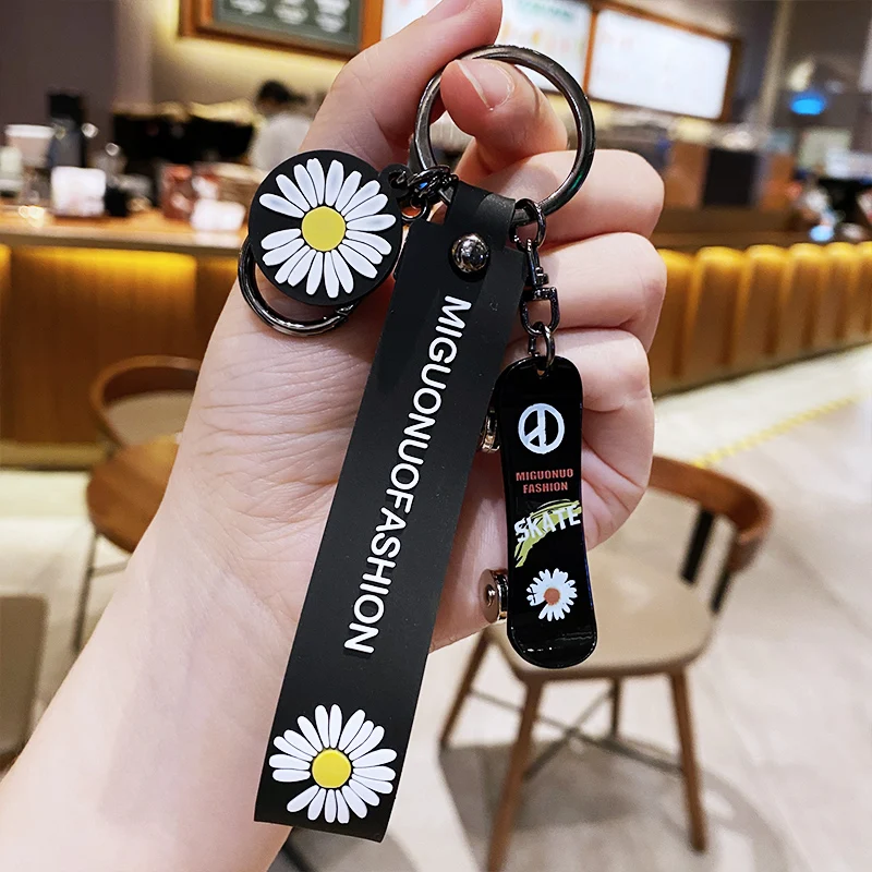 Korean Daisy Keychain Silicone Slipper Skateboard Black Blue Red Pendante Cute Bag Car Key Ring Men Women Couple Jewelry Lanyard |