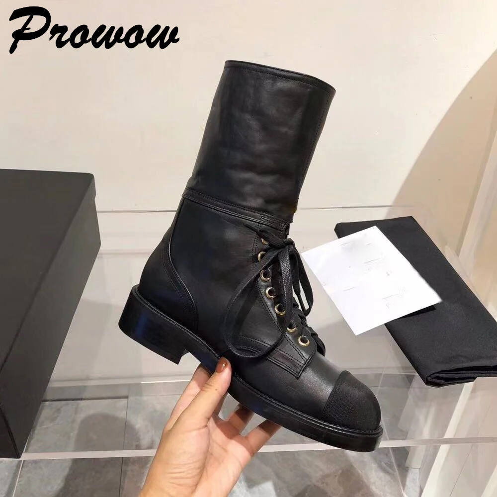 

Женские ботинки из натуральной кожи на шнуровке с круглым носком