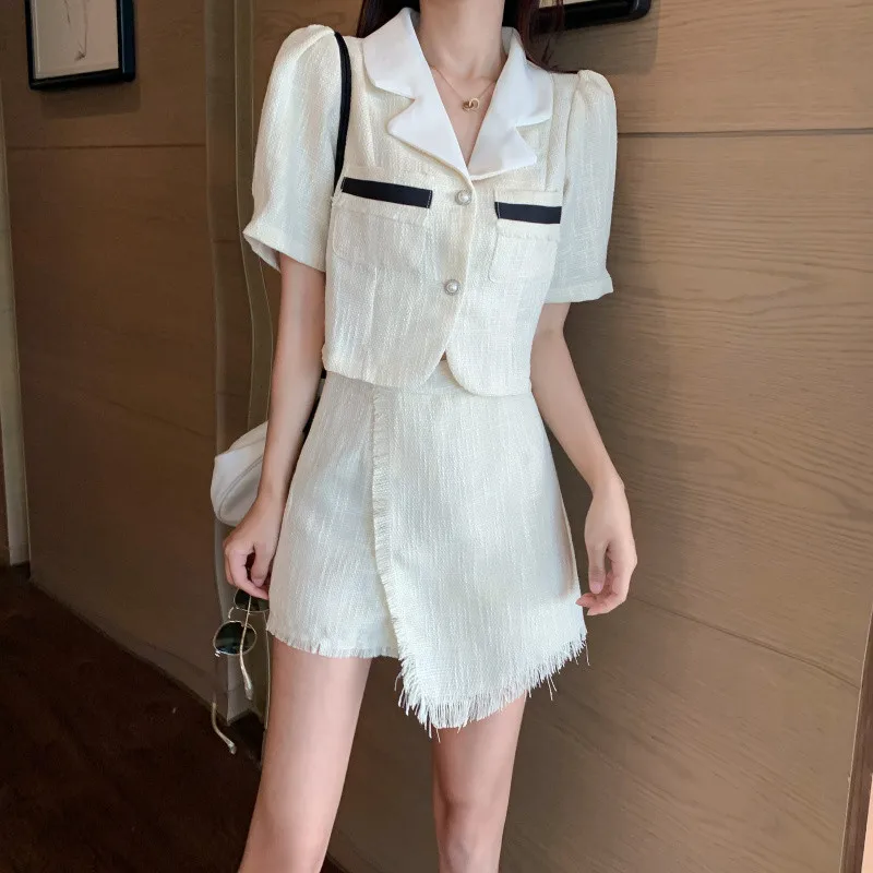 

CBAFU tweed two piece set women pearls button short sleeve crop tops split shorts suit wool office 2 piece set white tassel F889