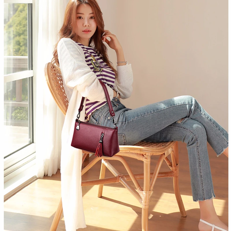 Женские кожаные сумки мессенджеры винтажные через плечо с кисточками маленькие