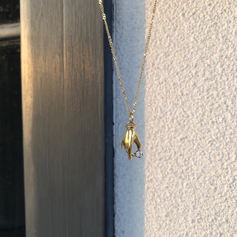 

2021 New Design French Ladies Hand Tarnish Free Stainless Steel 18k Gold Plated Twisted Chain Small CZ Necklaces for Women