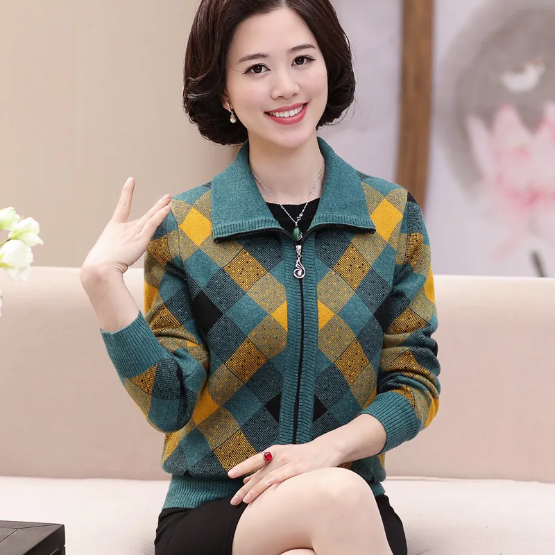 Зимнее теплое пальто для пожилых женщин клетчатый свитер с отложным воротником