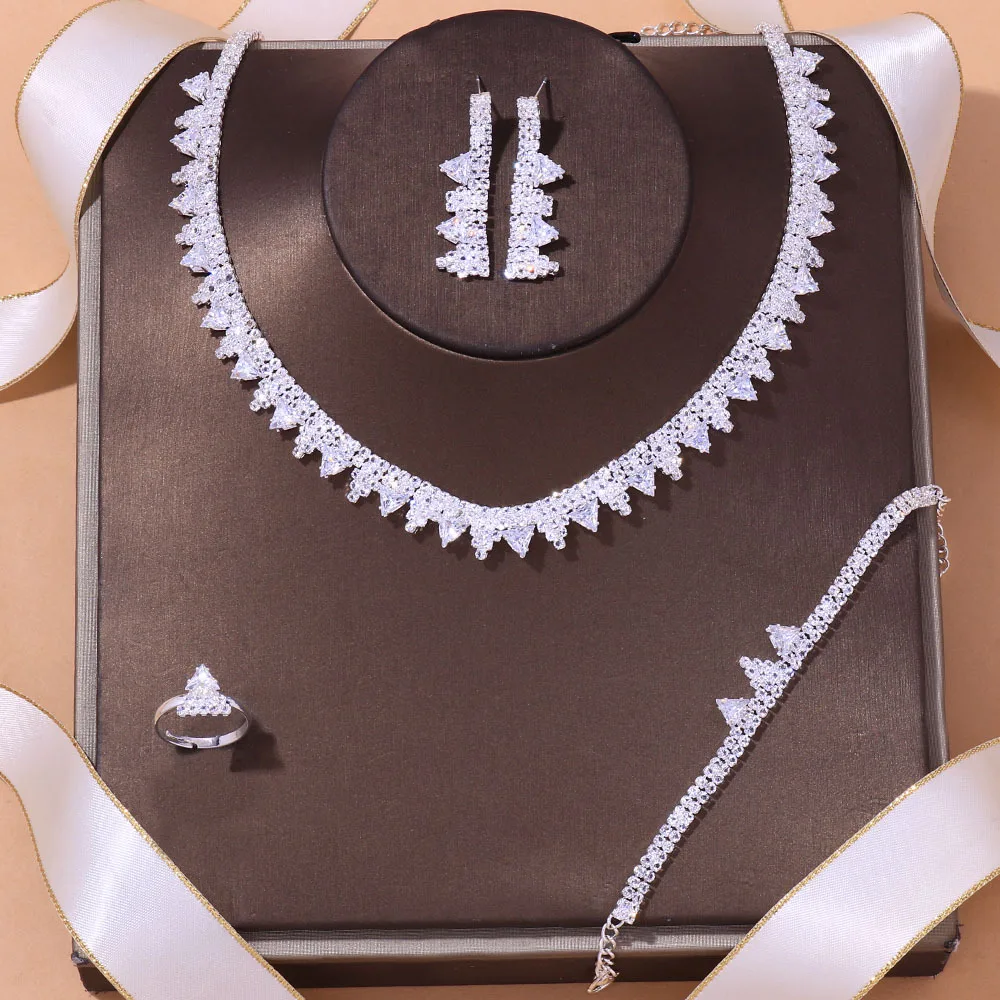 

Комплект из колье и браслета, из циркона