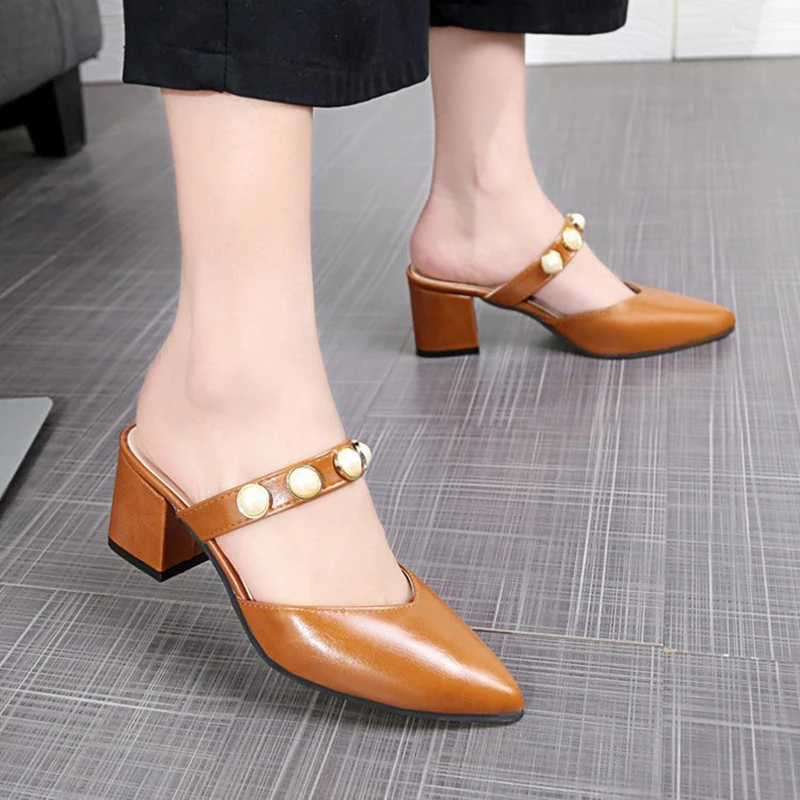 Женские модные шлепанцы без задника с закрытым носком и жемчугом элегантные