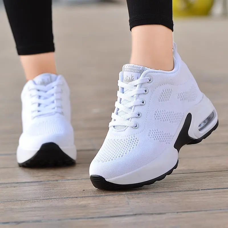 Женские кроссовки на платформе Цвет черный красный белый женские танкетке