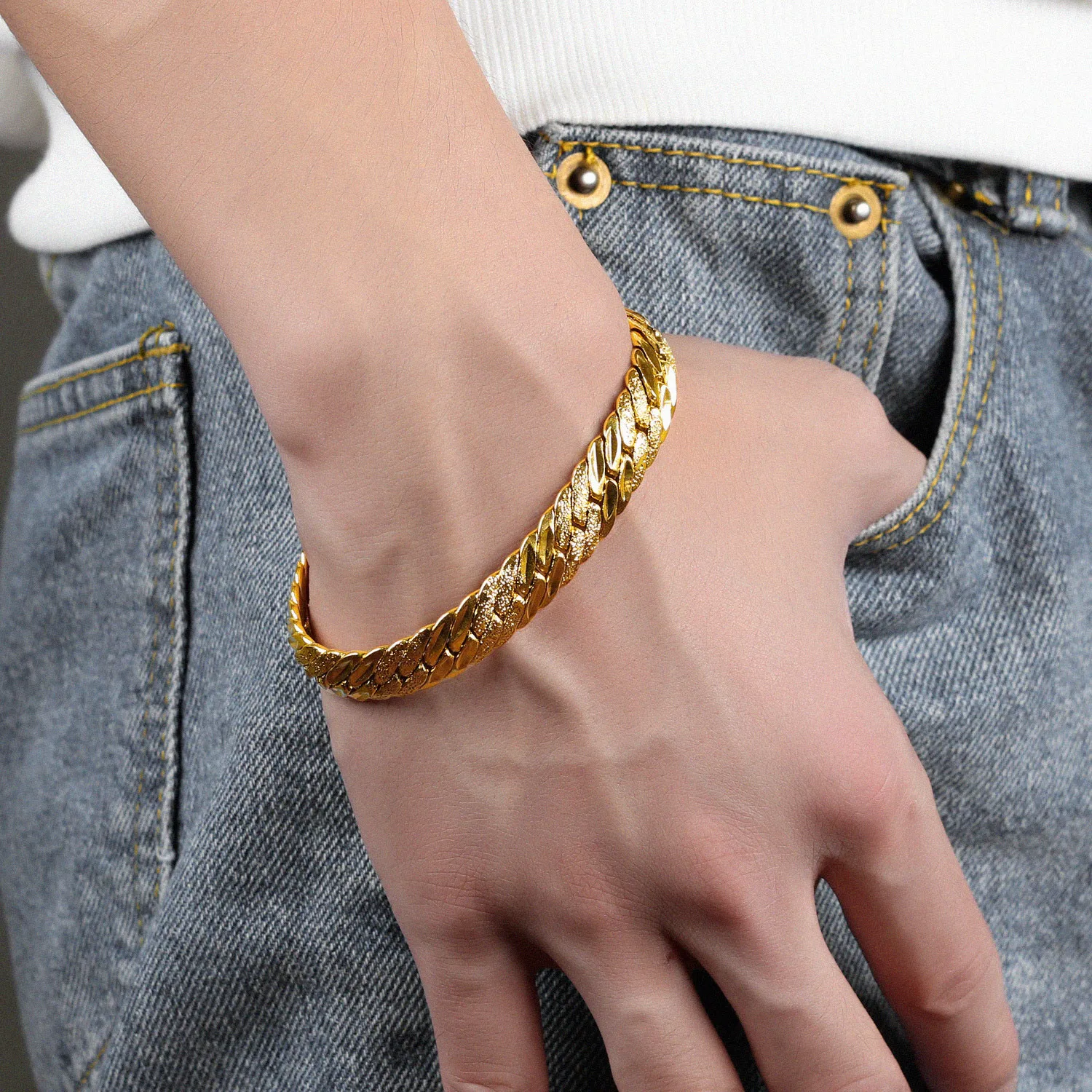 

CR-202 European and American copper gold-plated hand ornaments personality men's large flat snake bone bracelet