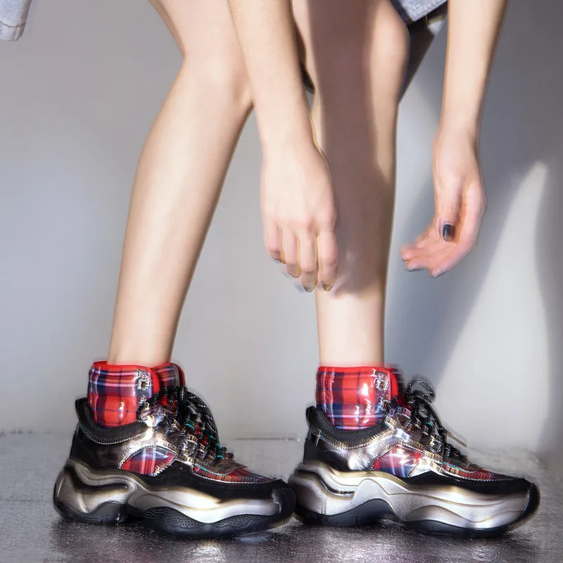 Женские кроссовки с перекрестной шнуровкой FEDONAS Серые из натуральной кожи на