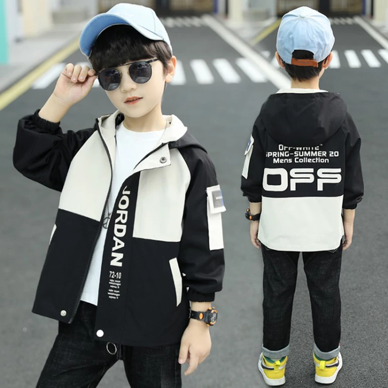 Куртка-ветровка для мальчиков на молнии с капюшоном