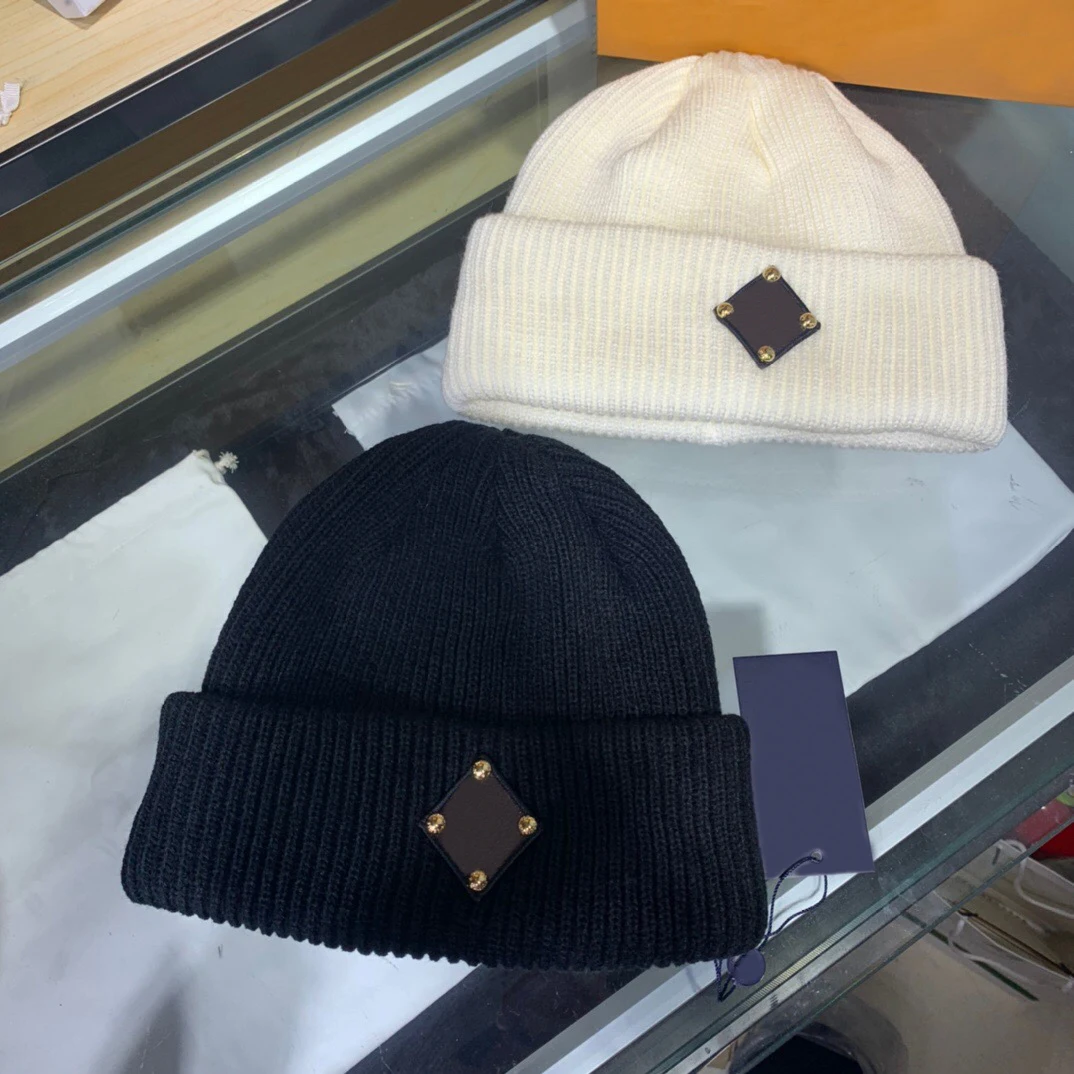 

2021 Luxury Brand new Autumn And Winter Hat Men's Black Hip-Hop Fashion Brand Beanie Letter Simple Knitted Couple Hat