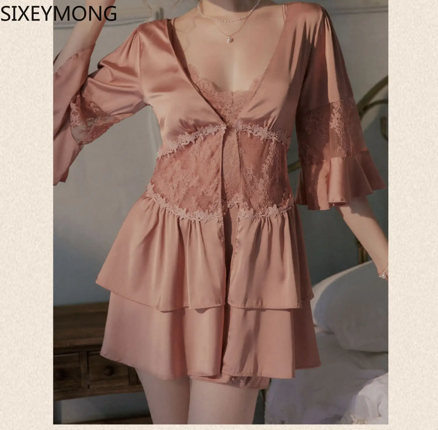 

High-end French Princess Lace Satin Stitching Nightgown Sexy Character Nightgown Silk Robe