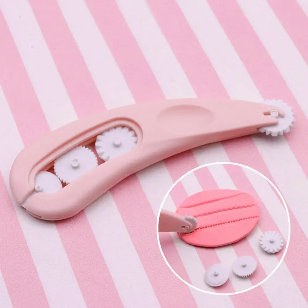 

4 Wheels Fondant Embosser Cutter Icing DIY Cutter Knife Sugarcraft Paste Embosser Pastry Mold Stitching Cake Decor Tools