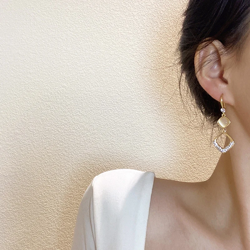 

Long Cat's Eye Ear 2021 Hiphop/rock Low Price Earrings for Women Girls Luxurious Bridal Wedding