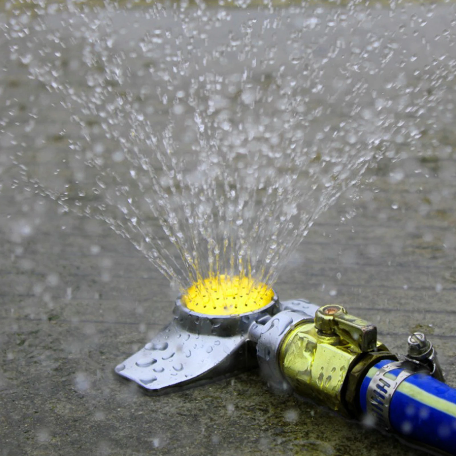 Сверхмощный металлический разбрызгиватель на 360 градусов для полива газонов