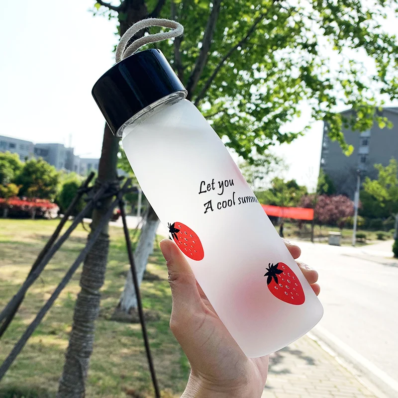 

Strawberry Portable Frosted Water Bottle Cute Glass Korean Stylish Water Bottle Small Kids Bouteille Verre Eco Friendly AD50WB