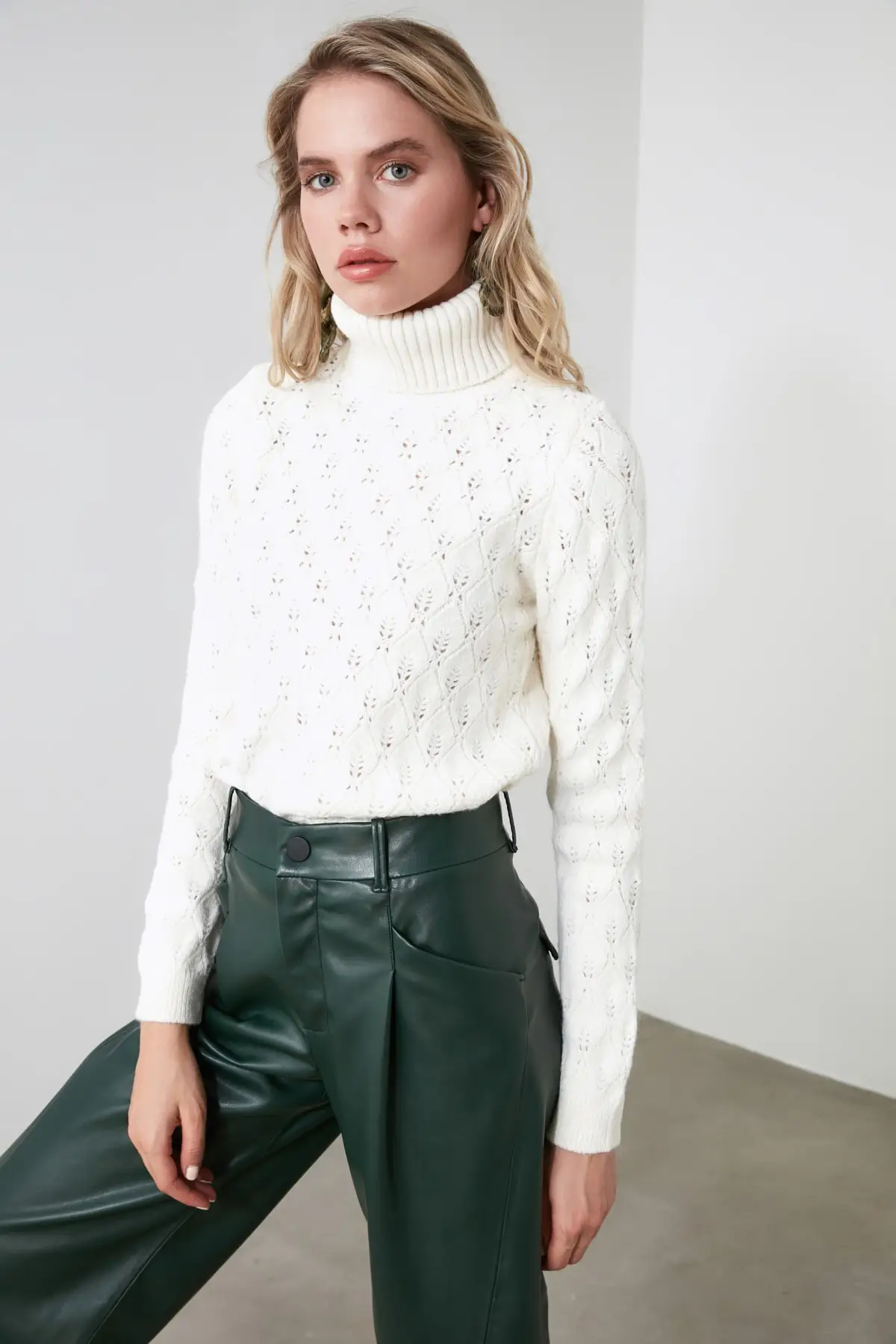 

Trendyol Cellular Turtleneck Knitwear Sweater TWOAW21KZ0037