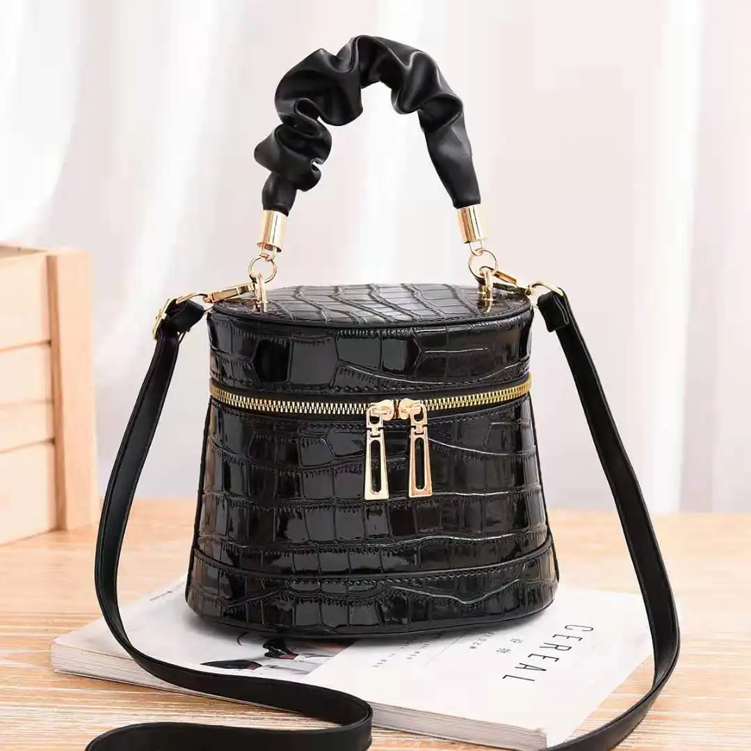 

2021 Popular Women Handbag Bucket Bags Messenger Shoulder Bag Fashion Designer Crocodile Pattern Women Round Purse and Handbag