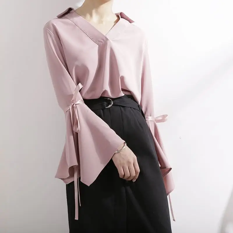 

HStar 2020 Women Solid Spring Flare Sleeve Blouse Lady Fashion V-neck Bow Shirts Elegant Streetshirts Female Blouse