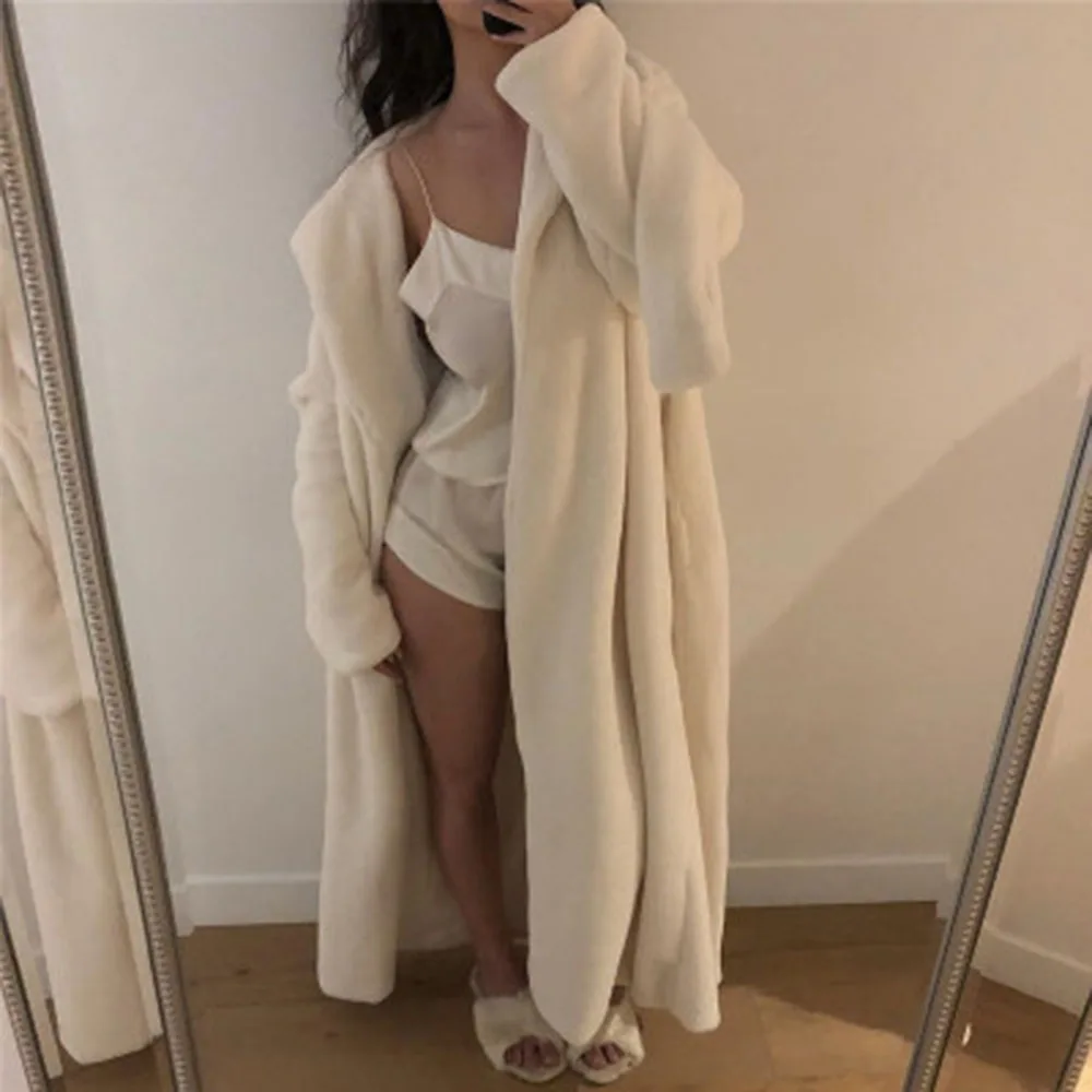 Зимнее женское меховое пальто из искусственного меха куницы белое роскошное