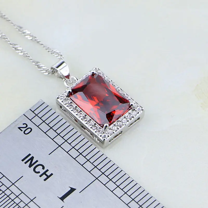 Комплект из колье и серёг серебра 925 пробы с красным гранатом |