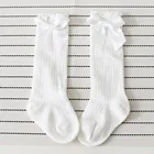 Детские носки, белые, Осенние, для малышей, для девочек, с большим бантом, до колена, длинные, из мягкого хлопка, детские теплые рождественские носки, Нескользящие