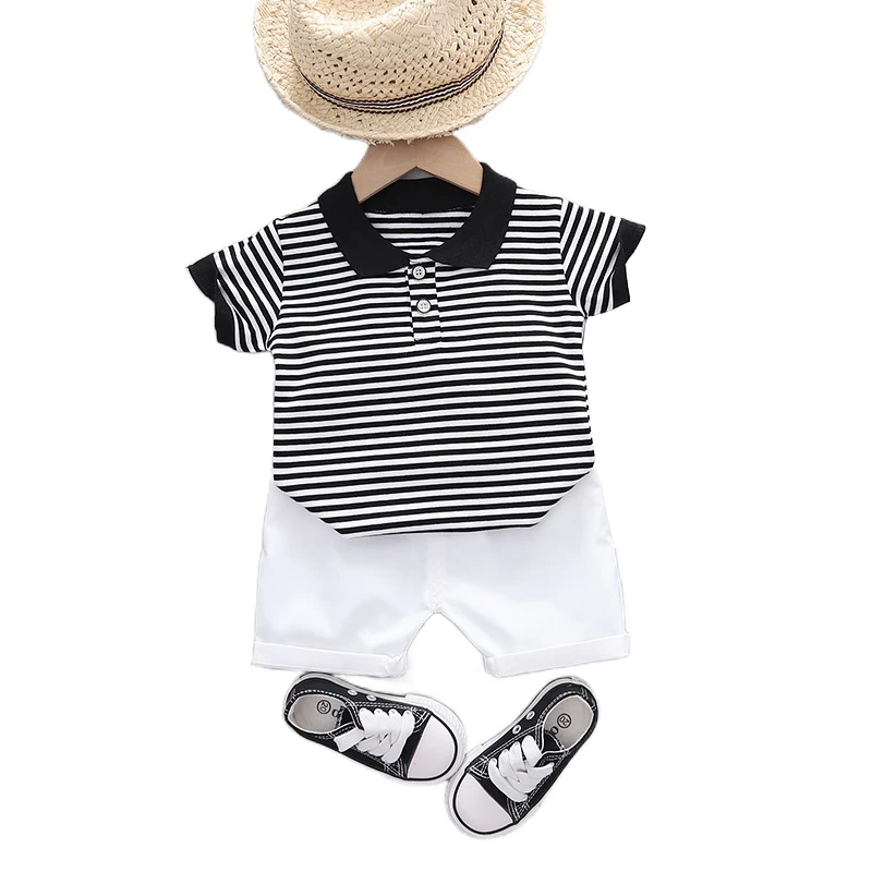 

Костюм для мальчиков и девочек из футболки с лацканами и шортов