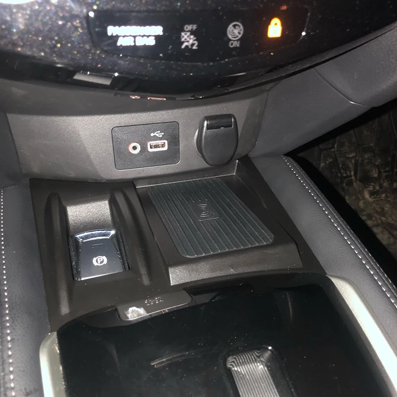 

15W QI car wireless charging phone charger fast charging plate charging holder for Nissan X-trail 2014-2016 Qashqai J11