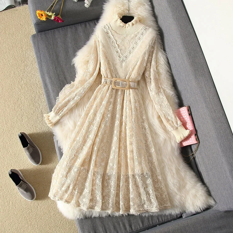 Милое зимнее платье женское трикотажное кружевное с длинным рукавом облегающее
