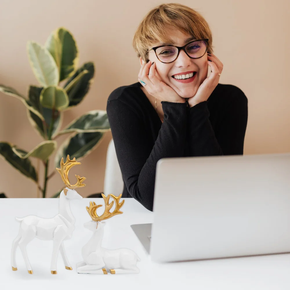 

1 Pair Delicate Elk Desktop Adornment Tabletop Deer Ornament Exquisite Elk Decor