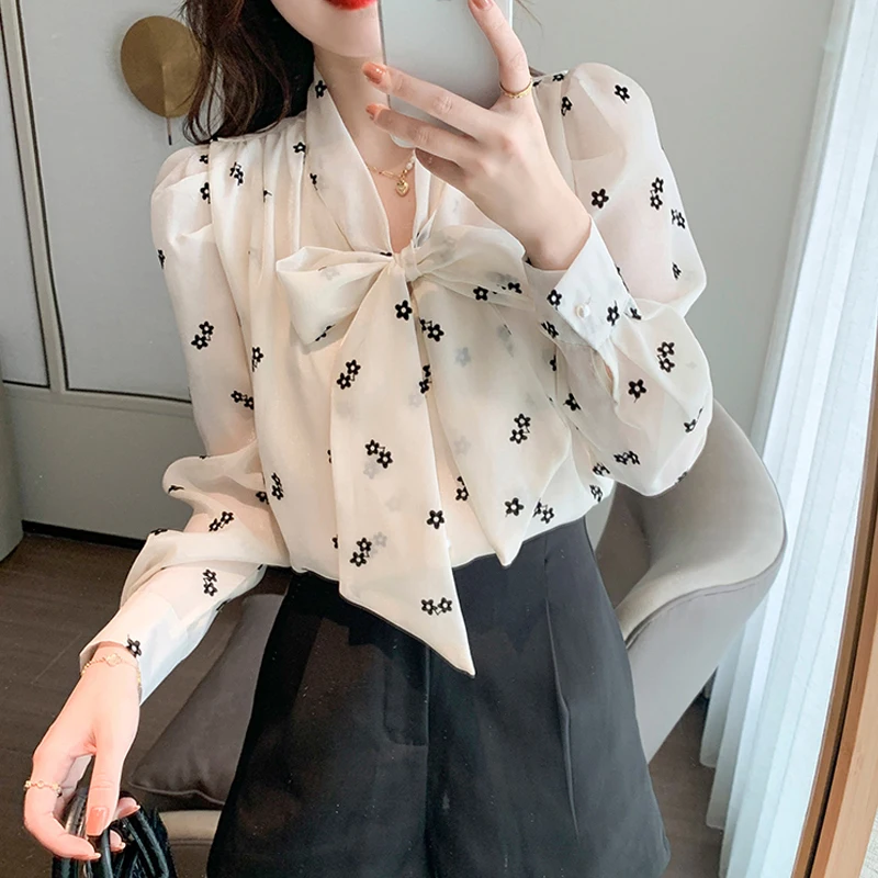 

2021 autumn and winter new women's blouse Korean version of the wild flocking bow tie long-sleeved shirt blouse