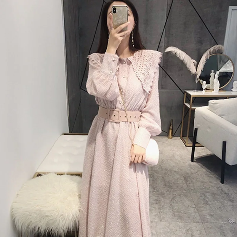 Женское платье с длинным рукавом розовое однобортное до середины икры