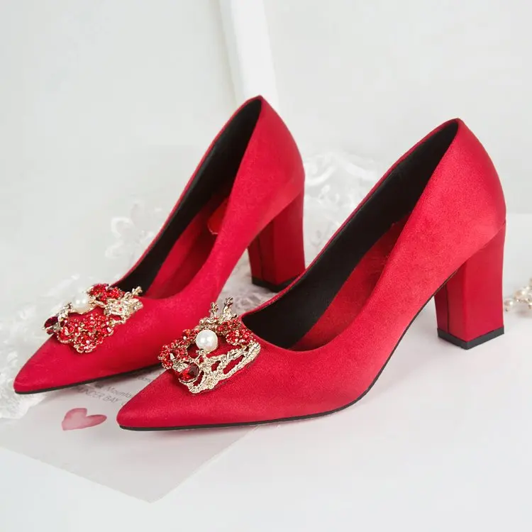 Туфли лодочки женские на квадратном каблуке 7 см шелковые атласные с заостренным