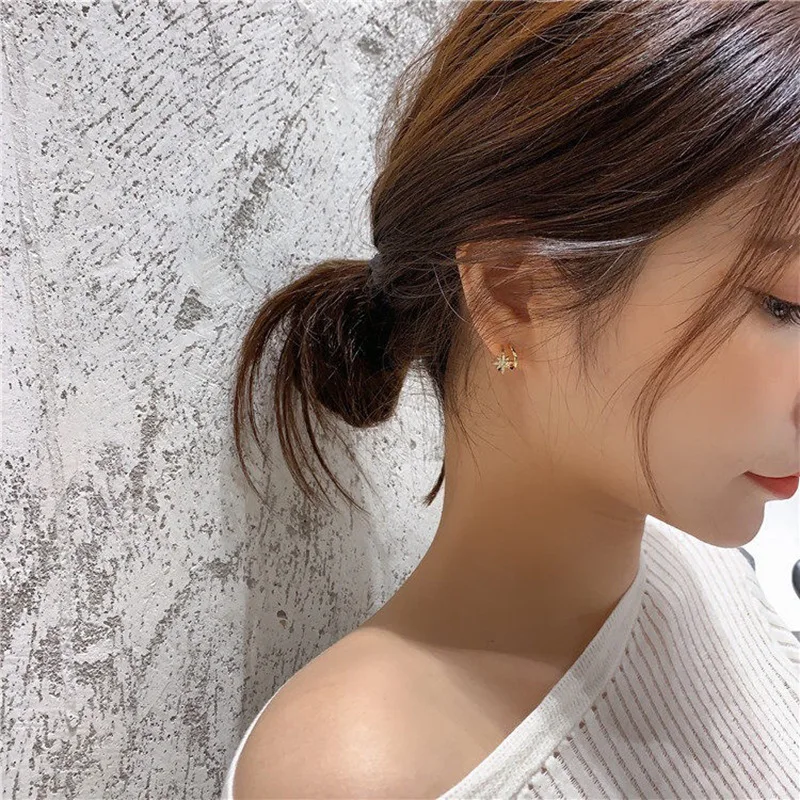 Женские классические серьги гвоздики простые маленькие с пятиугольной звездой