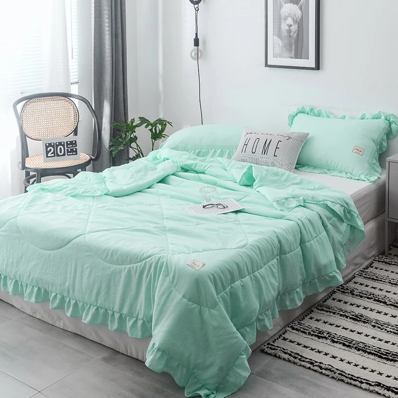 Короткое стильное ультра мягкое летнее одеяло многоцветное серое стеганое из