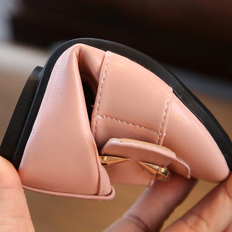 Новинка Кожаная обувь принцессы для девочек Детская школьная на плоской подошве